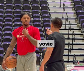 NG官方入口-杨瀚森休战我没闲着！翻译刘禹铖赛前指导乐福 后者频频点头