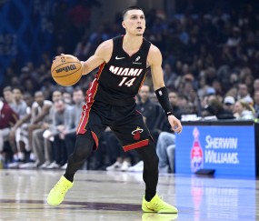 南宫官方网站-NBA彩经：热火守卫主场轻松赢下奇才 马刺攻陷高原客场拿下掘金