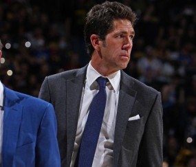 NG官方入口-28号签在手 交易or自用？勇士这次会如何选择？